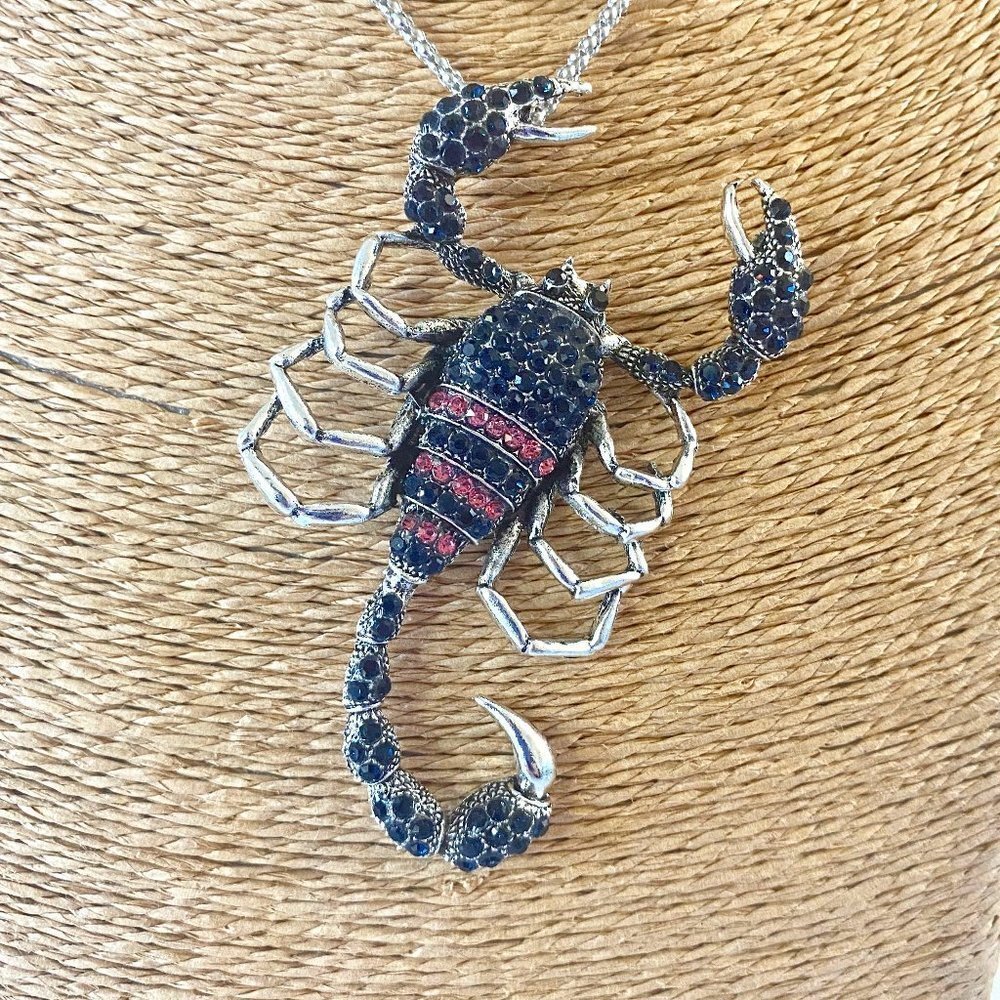 𝅺BLACK and Pink Crystal Scorpion ⎜SDJ Sweater Necklace Collection⎜ NWOT